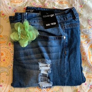 NWT Cover Girl 19/20 distressed skinny jeans
